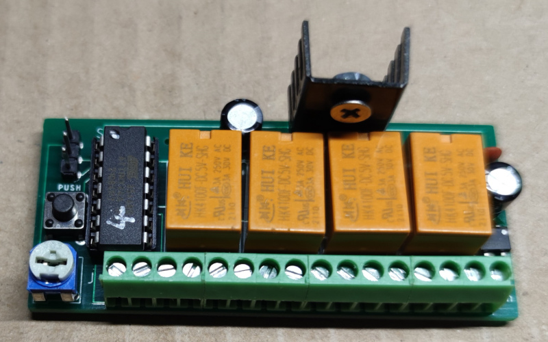 1.3.5 Steuermodul für den Servo einer Segment - Drehscheibe mit Fahrstromzuschaltung, 4 Abgänge